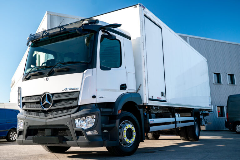 Mercedes-Benz Actros 1824 with a Thermo King T-1000R unit, twin evaporator system