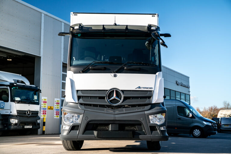 Mercedes-Benz Actros 1824 with a Thermo King T-1000R unit, twin evaporator system